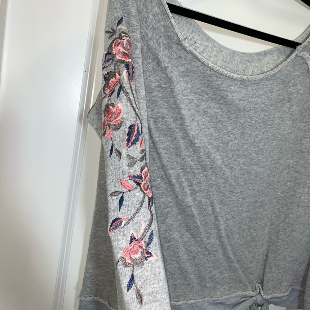 Sweatshirt with flower embroidery on sleeves